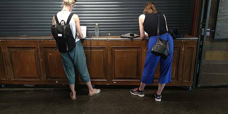 Zwei Frauen mit Laptop (Archiv) - Foto: über dts Nachrichtenagentur