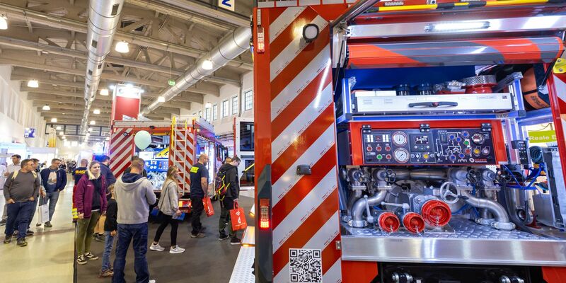 Spezialfahrzeuge sind teuer - werden für die Feuerwehren aber zunehmend wichtig. - Foto: Daniel Schäfer/dpa