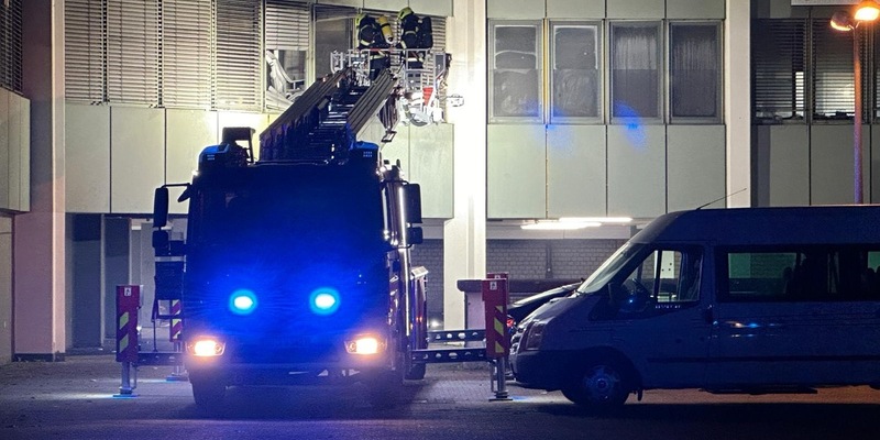 FW Sankt Augustin: Freiwillige Feuerwehr löscht Brand in einem Wohn- und Geschäftshaus - Foto: presseportal.de