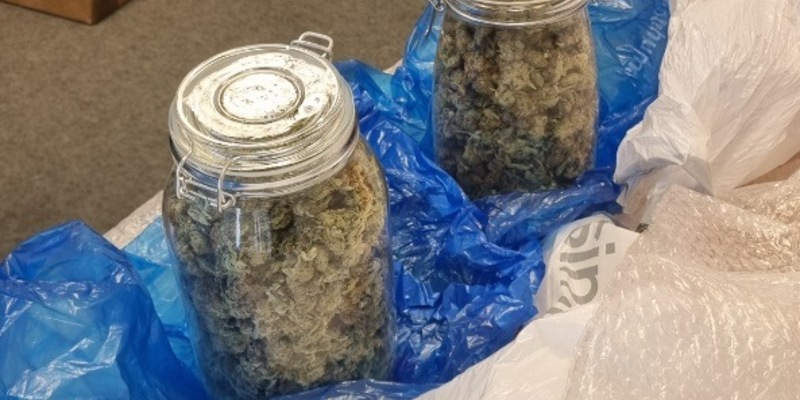 HZA-KI: Gebrauchte Home Accessories entpuppen sich als 2,023 kg Cannabis - Foto: presseportal.de