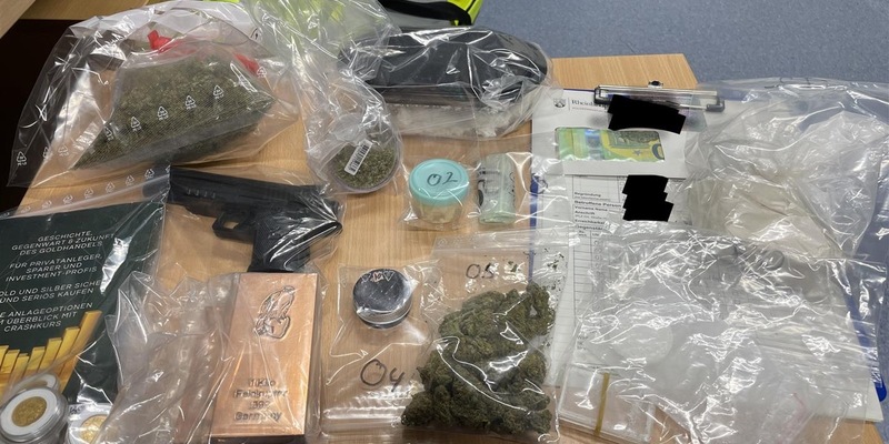 POL-PDPS: Wohnungsdurchsuchung bei einem Zusteller führt zum Auffinden einer Unmenge unterschlagener Postsendungen - Foto: presseportal.de