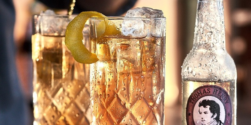 Ein Barbesuch im Dry January so geht's: Thomas Henry stellt Studie zur Barkultur vor - Foto: presseportal.de