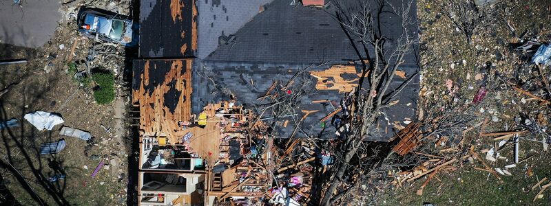Ein Haus wurde im April in Covington im US-Bundesstaat Tennessee durch einen Tornado zerstört. - Foto: Patrick Lantrip/Daily Memphian/AP/dpa