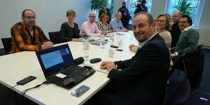 Seit mehr als acht Monaten ringen Arbeitgeber und Gewerkschaft um einen Tarifabschluss im Einzelhandel. - Foto: Marcus Brandt/dpa