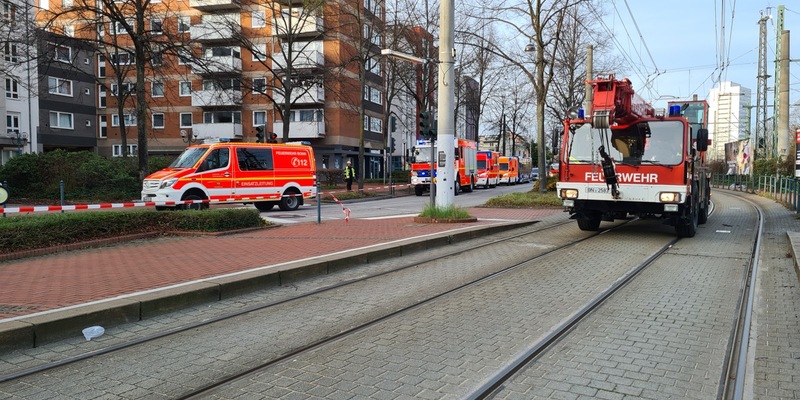 FW-BN: Straßenbahnunfall am Bahnhof Beuel - Foto: presseportal.de