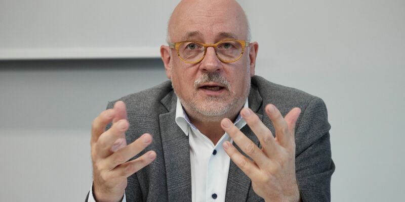 «Niedergelassene Ärzte verdienen nicht so viel, wie der Minister suggeriert», sagt Ärzteverbands-Chef Dirk Heinrich. - Foto: Georg Wendt/dpa