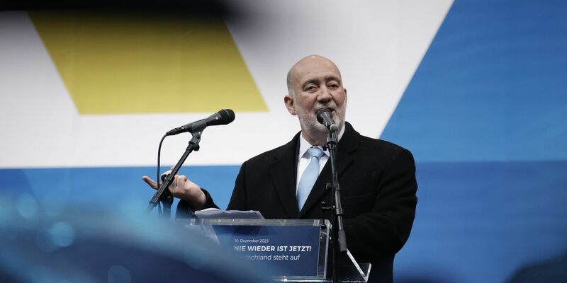 «Die Angst ist wirklich da», sagt Israels Botschafter Ron Prosor. - Foto: Carsten Koall/dpa