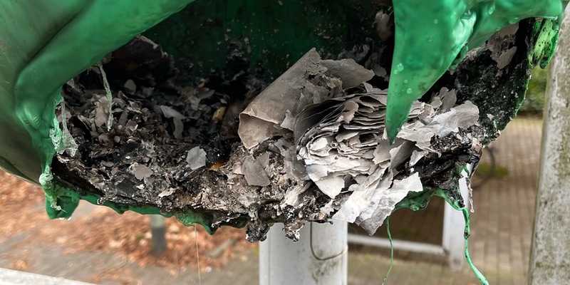 POL-NE: Unbekannter setzt Abfallbehälter in Brand - Foto: presseportal.de