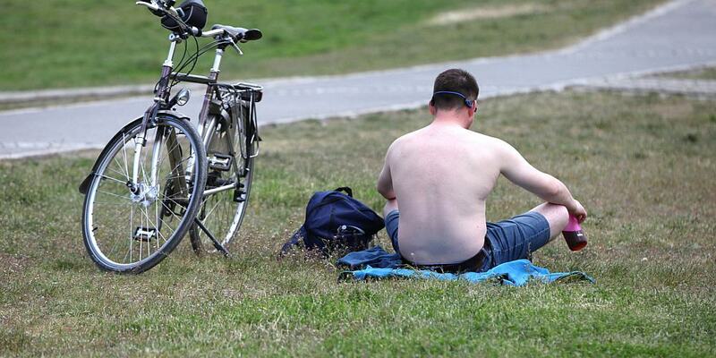 Sonnenbaden (Archiv) - Foto: über dts Nachrichtenagentur