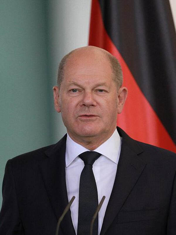 Bundeskanzler Olaf Scholz (SPD) Hat Am Freitag Mit Dem Israelischen ...