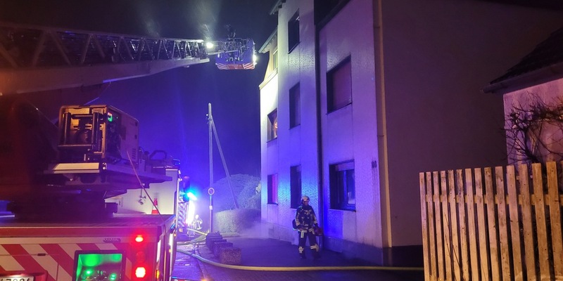 FW-BO: Kellerbrand Wodanstraße in Bochum Harpen - Foto: presseportal.de