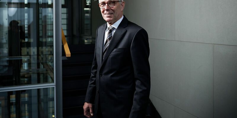 DIHK-Präsident Peter Adrian warnt vor einer zunehmenden Verlagerung von Produktion aus Deutschland ins Ausland. - Foto: Carsten Koall/dpa