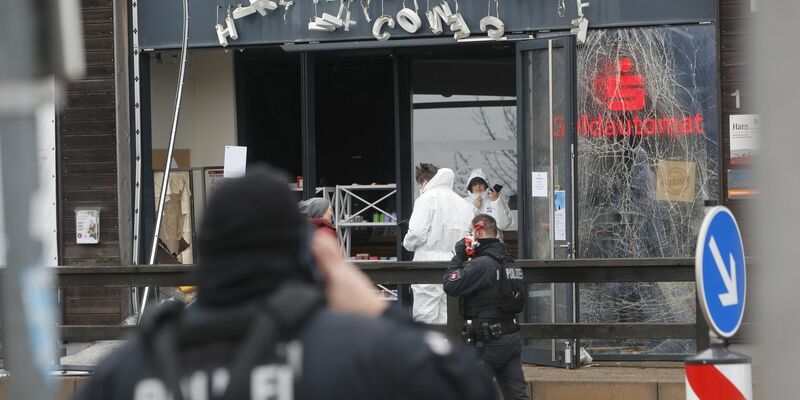 Die Zahl gesprengter Geldautomaten in Deutschland ist weiterhin hoch. - Foto: Matthias Bein/dpa