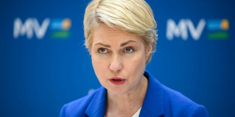Da der Bundespräsident im Urlaub ist, hat Bundesratspräsidentin Manuela Schwesig das Cannabis-Gesetz unterzeichnet. - Foto: Bernd von Jutrczenka/dpa