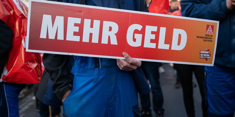 Die Gewerkschaften ringen um kürzere Arbeitszeiten und deutlich mehr Geld. - Foto: Paul Glaser/dpa-Zentralbild/dpa