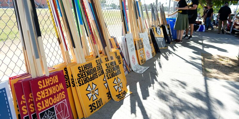 Der Streik in Hollywood hatte die Produktion in der gesamten Branche fast vier Monate lang lahmgelegt. - Foto: Chris Pizzello/Invision/AP/dpa