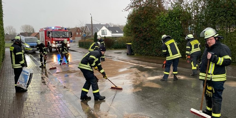 FW-Schermbeck: Ölspur - Foto: presseportal.de
