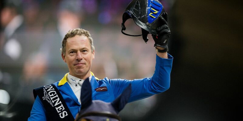 Christian Ahlmann feiert mit Mandato van de Neerheide nach seinem Sieg. - Foto: Jasper Jacobs/Belga/dpa