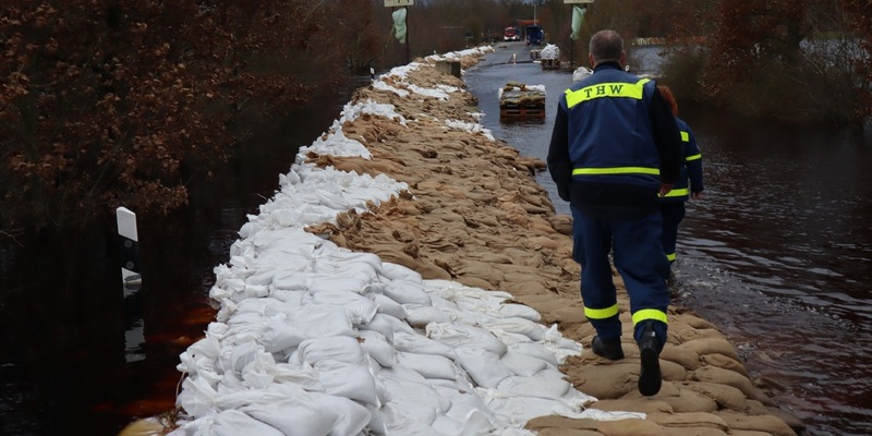 THW HB-NDS: Hochwasser-Einsatz: Pumparbeiten im Tierpark - Foto: presseportal.de
