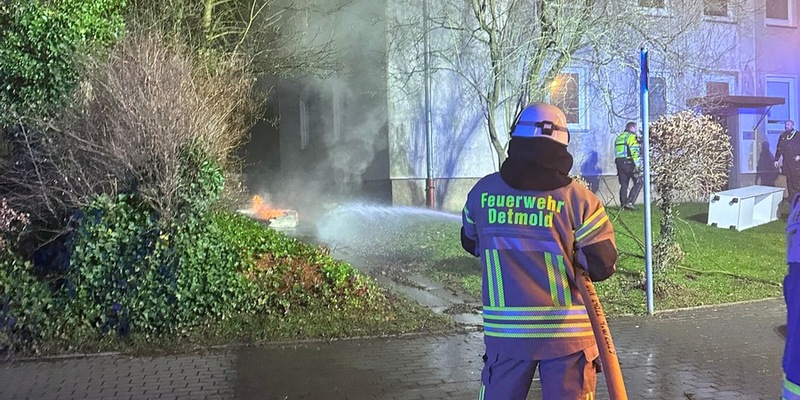 FW-DT: Matratzenbrand im Freien - Foto: presseportal.de