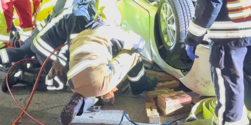 FW-GE: Schwerer Verkehrsunfall mit eingeklemmter Person - Foto: presseportal.de