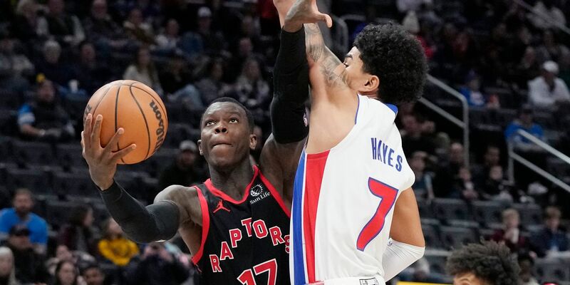 Dennis Schröder (l) spielte zwar stark, aber verlor mit den Toronto Raptors bei den Detroit Pistons. - Foto: Carlos Osorio/AP