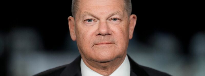 Bundeskanzler Olaf Scholz (SPD) reist ins Hochwassergebiet im Norden Niedersachsens. - Foto: Markus Schreiber/Pool AP/AP