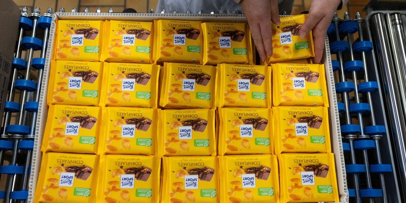 Der Schokoladenhersteller Ritter Sport wird zum Jahresende ein leichtes Umsatzwachstum verzeichnen. - Foto: Marijan Murat/dpa