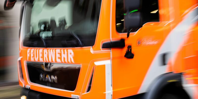 Angriffe auf Einsatzkräfte: Können Rettungskräfte durch Dashcams besser geschützt werden? - Foto: Christoph Soeder/dpa