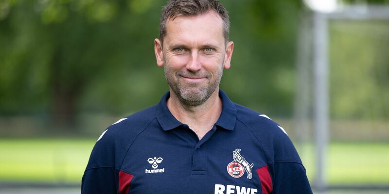 André Pawlak leitet die erste Trainingseinheit des neuen Jahres beim 1.FC Köln. - Foto: Marius Becker/dpa