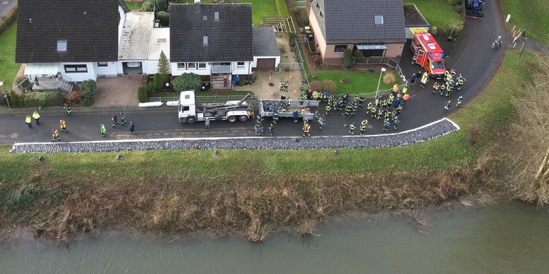 FW-Lohmar: Über 110 Einsatzkräfte im Einsatz zur Dammsicherung - Foto: presseportal.de