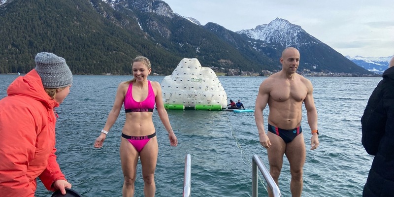 Mit allen Wassern gewaschen: 21. Silvesterschwimmen in Pertisau - Foto: presseportal.de