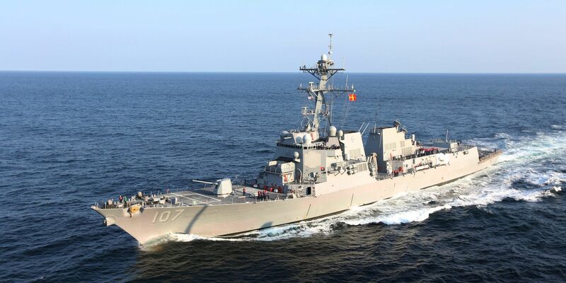 Das US-Kriegsschiff USS Gravely (Archivbild) feuerte nach Marineangaben zwei ballistische Anti-Schiffs-Raketen ab, die aus den von den Huthi-Rebellen kontrollierten Gebieten im Jemen abgefeuert worden waren. - Foto: Mc3 Tamara Vaughn / Us Navy / Ha/US Navy Visual News Service/dpa