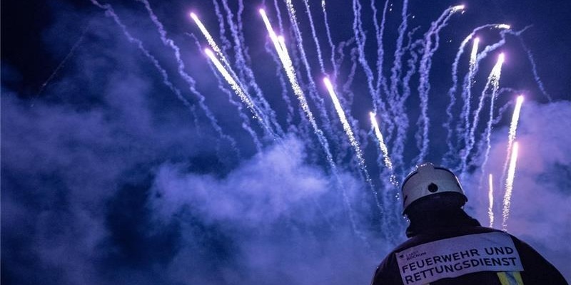 FW-BO: Erste Silvesterbilanz der Feuerwehr Bochum zum Jahreswechsel 2023/2024. - Foto: presseportal.de