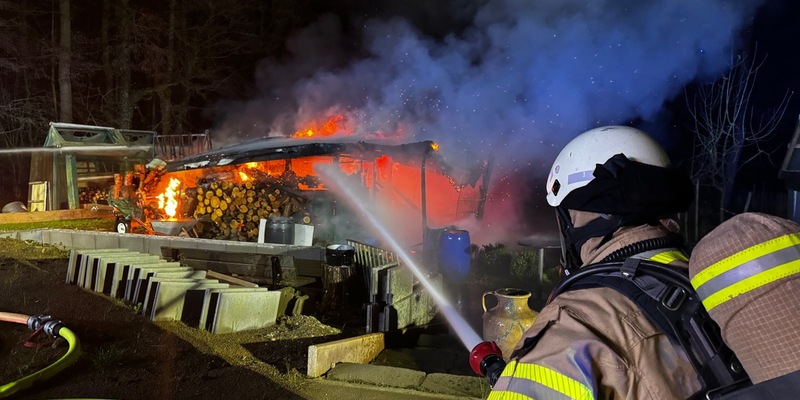 FW-GL: Bilanz zur Silvesternacht der Feuerwehr Bergisch Gladbach - Foto: presseportal.de