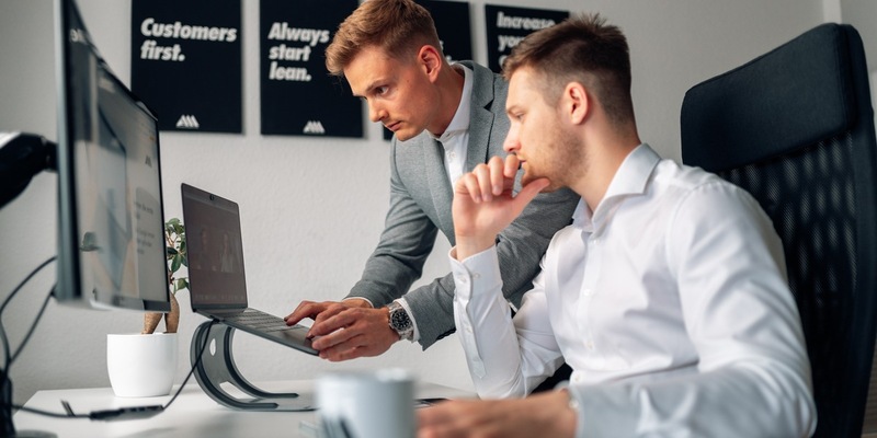 Kundengewinnung für Fachbetriebe: Marvin Flenche und Alexander Thieme verraten, wie Handwerker ihre Leistungen effizienter anbieten und welche Unterstützung sie dafür vom Hersteller brauchen - Foto: presseportal.de