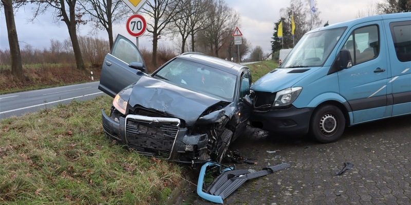 POL-HF: Müdigkeit als Unfallursache- Mehrere Fahrzeuge beschädigt - Foto: presseportal.de