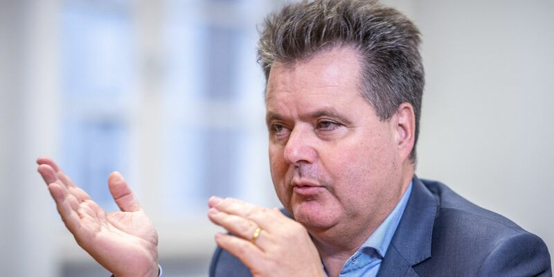 Jürgen Dusel kritisiert, dass zahlreiche Menschen mit geistigen Beeinträchtigungen keinen Job bekommen. - Foto: Michael Kappeler/dpa