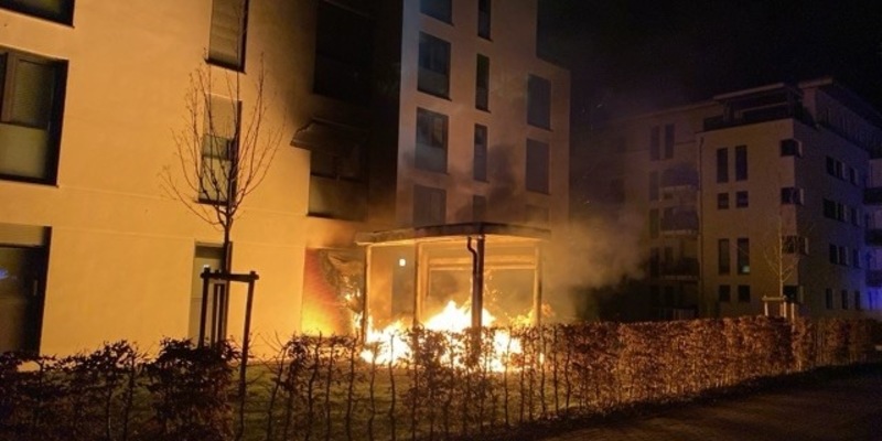 POL-SN: Sachschaden an Wohnhaus nach Brand von Müllcontainern - Foto: presseportal.de