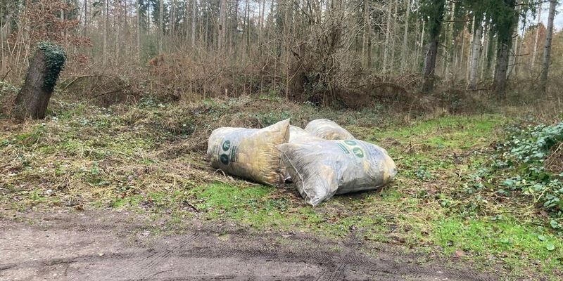 POL-HL: HL-Kücknitz / Polizei ermittelt nach unerlaubter Müllentsorgung - Foto: presseportal.de