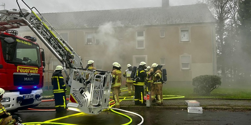 FW-RE: Wohnungsbrand - zwei Hunde und drei Katzen betroffen - eine verletzte Person - Foto: presseportal.de