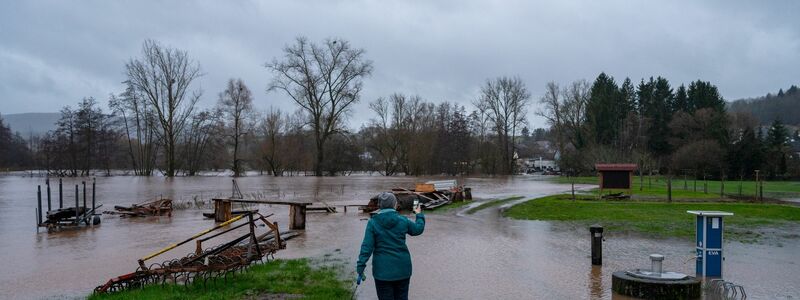 Hochwasser der Glan in Altenglan-Patersbach in Rheinland-Pfalz. - Foto: Harald Tittel/dpa