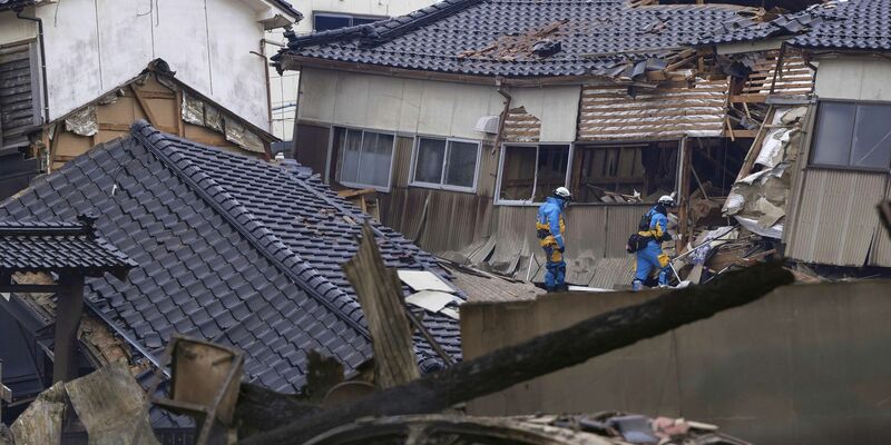 In Folge des Bebens trafen nach entsprechender Warnung Flutwellen bis zu einem Meter Höhe auf die Küste. - Foto: Uncredited/Kyodo News/AP
