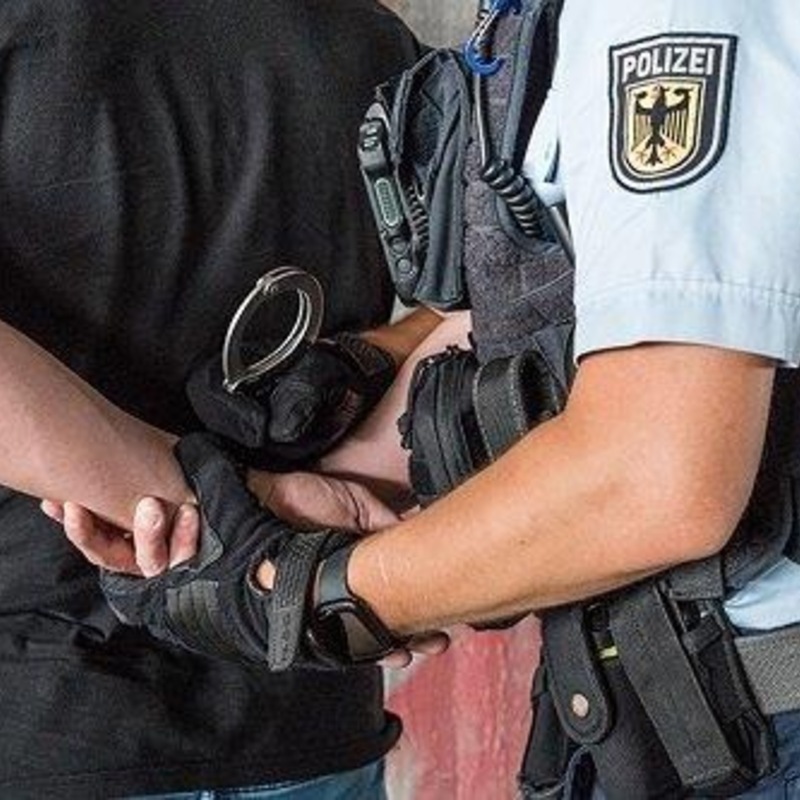 BPOL NRW: Drei Haftbefehle - Bundespolizei verhaftet 40-jährigen Mann - Foto: presseportal.de