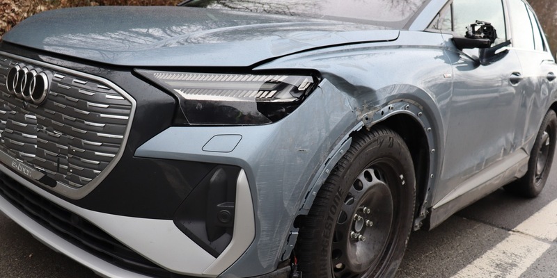 POL-HF: Zusammenstoß mit Verkehrsinsel- Verursacher fährt weiter - Foto: presseportal.de
