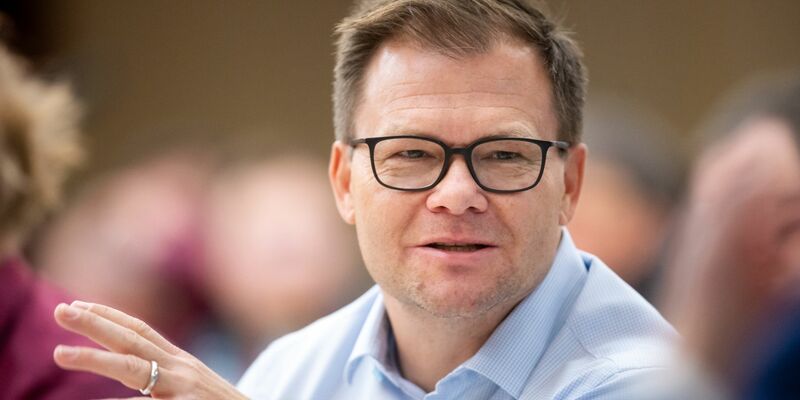 Hält gar nichts von einem AfD-Verbotsverfahren: Carsten Schneider, Beauftragter der Bundesregierung für Ostdeutschland. - Foto: Michael Reichel/dpa