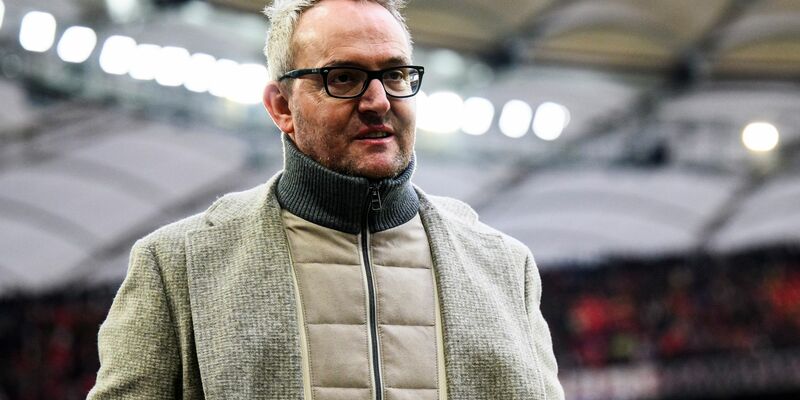 VfB-Boss Alexander Wehrle ist sich sicher: Coming-outs aktiver Fußballprofis werden kommen. - Foto: Tom Weller/dpa