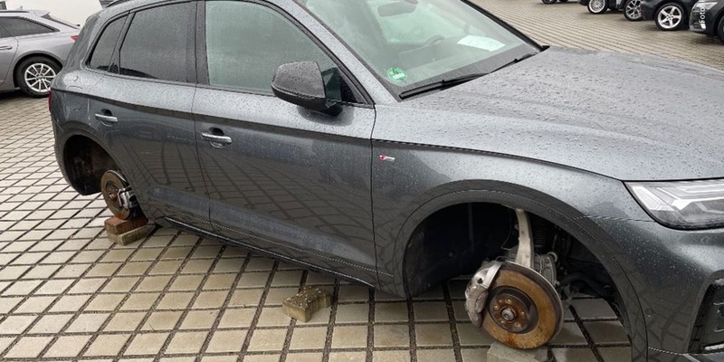 POL-PPWP: Audi aufgebockt und Räder geklaut - Foto: presseportal.de