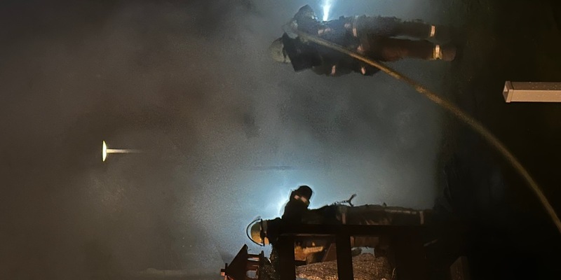 FW Menden: Gartenhaus brennt vollständig aus - Foto: presseportal.de