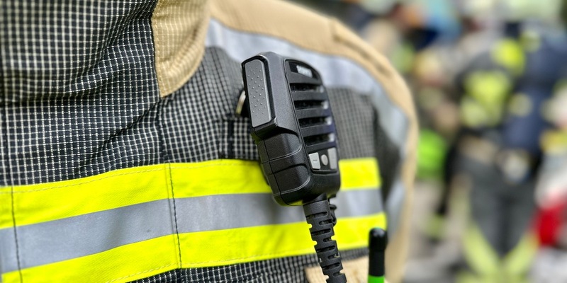 FW-DT: *Korrektur* Brennende Hecke - Anwohner verhindern Schlimmeres - Foto: presseportal.de